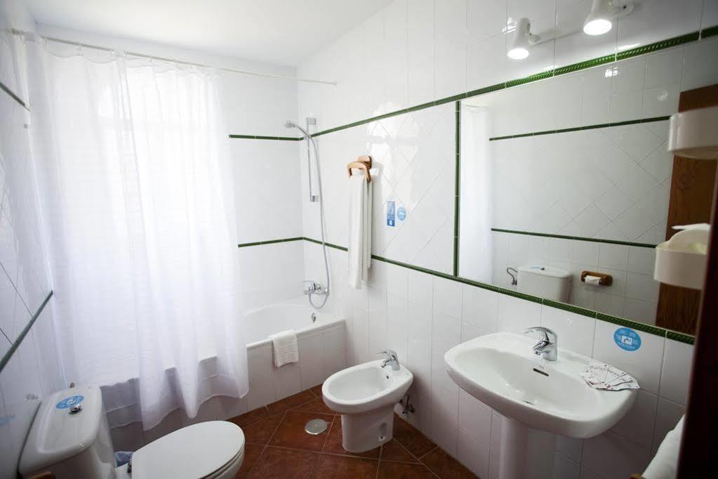 Hostal Los Pinos 자호라 외부 사진