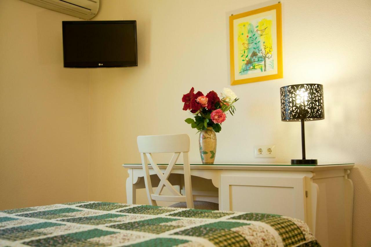Hostal Los Pinos 자호라 외부 사진